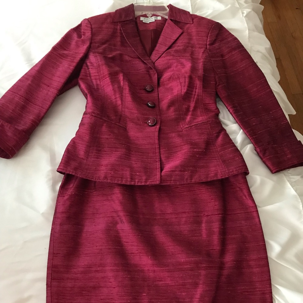 Kay Unger suit